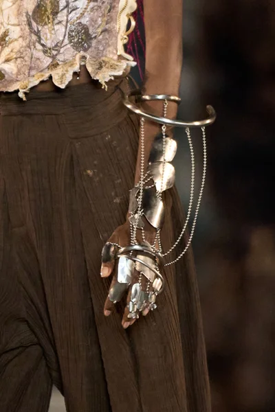 Look 9